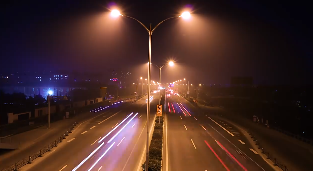 灯光昏暗道路车流视频素材