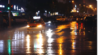 夜晚雨天车辆行驶下雨视频素材