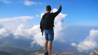 蓝天白云高山顶峰男人励志视频素材