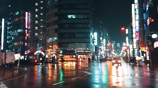 城市雨后街道夜景镜头走路视角视频素材