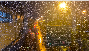 雨划玻璃雨滴视频素材